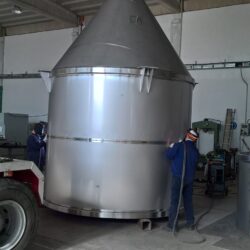 Silo for sludge and waste water purifiers